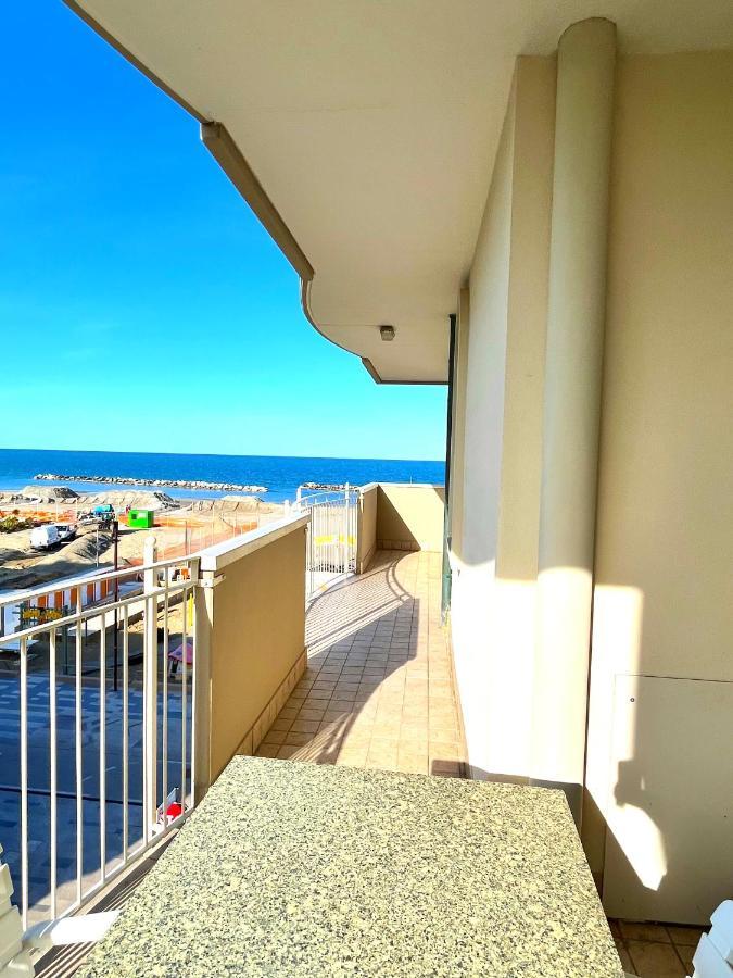 Residence Frontemare Rimini Dış mekan fotoğraf