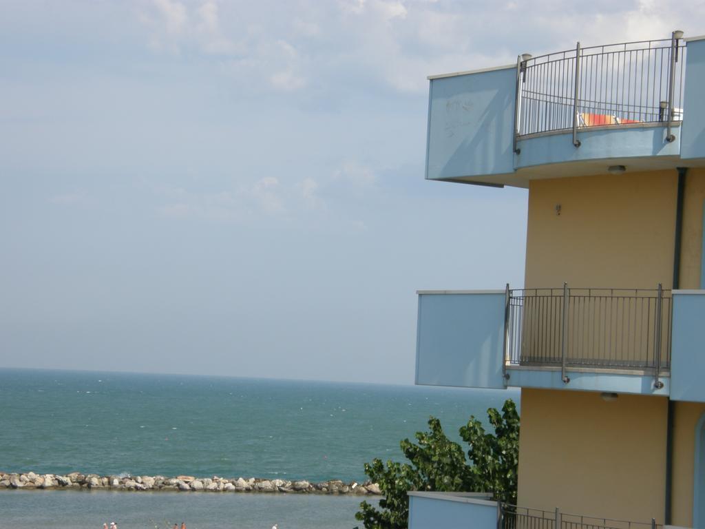 Residence Frontemare Rimini Dış mekan fotoğraf