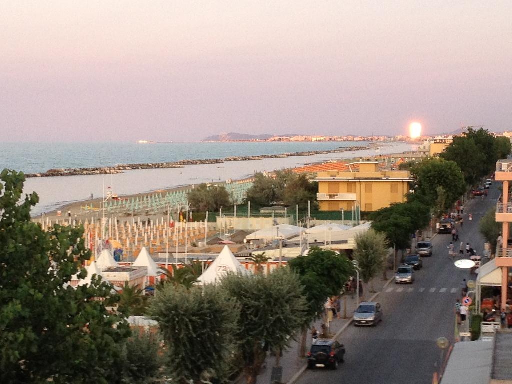 Residence Frontemare Rimini Oda fotoğraf