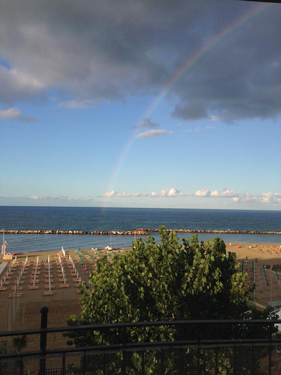 Residence Frontemare Rimini Dış mekan fotoğraf