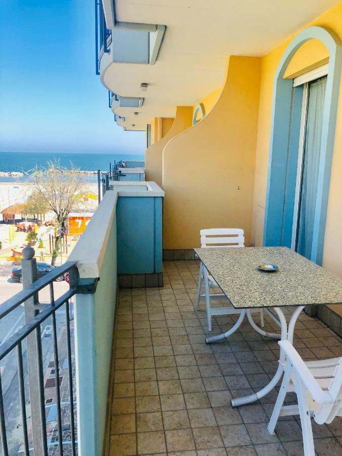 Residence Frontemare Rimini Dış mekan fotoğraf
